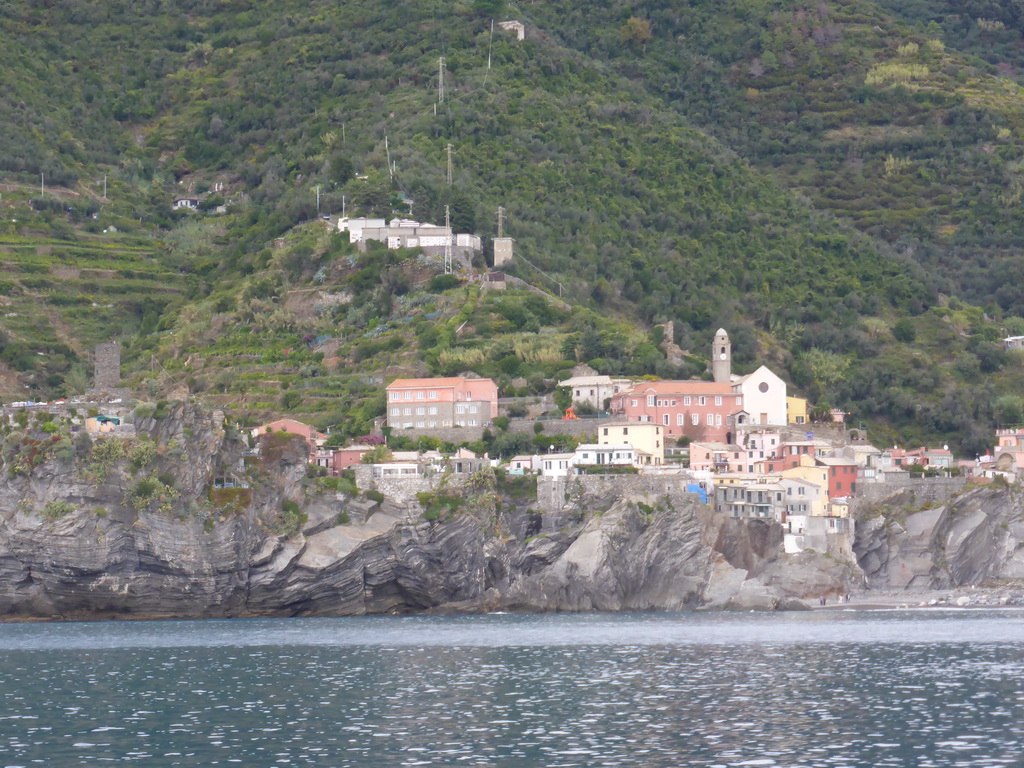 Vernazza with the Doria Castle, viewed from the ferry to Manarola