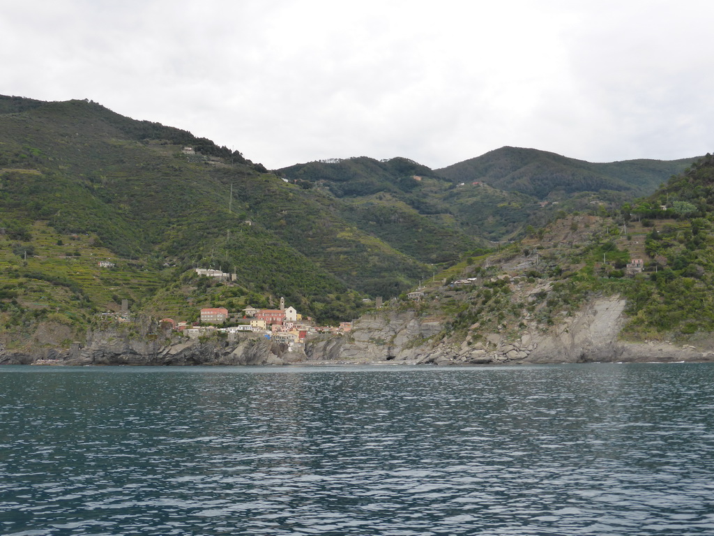 Vernazza with the Doria Castle, viewed from the ferry to Manarola