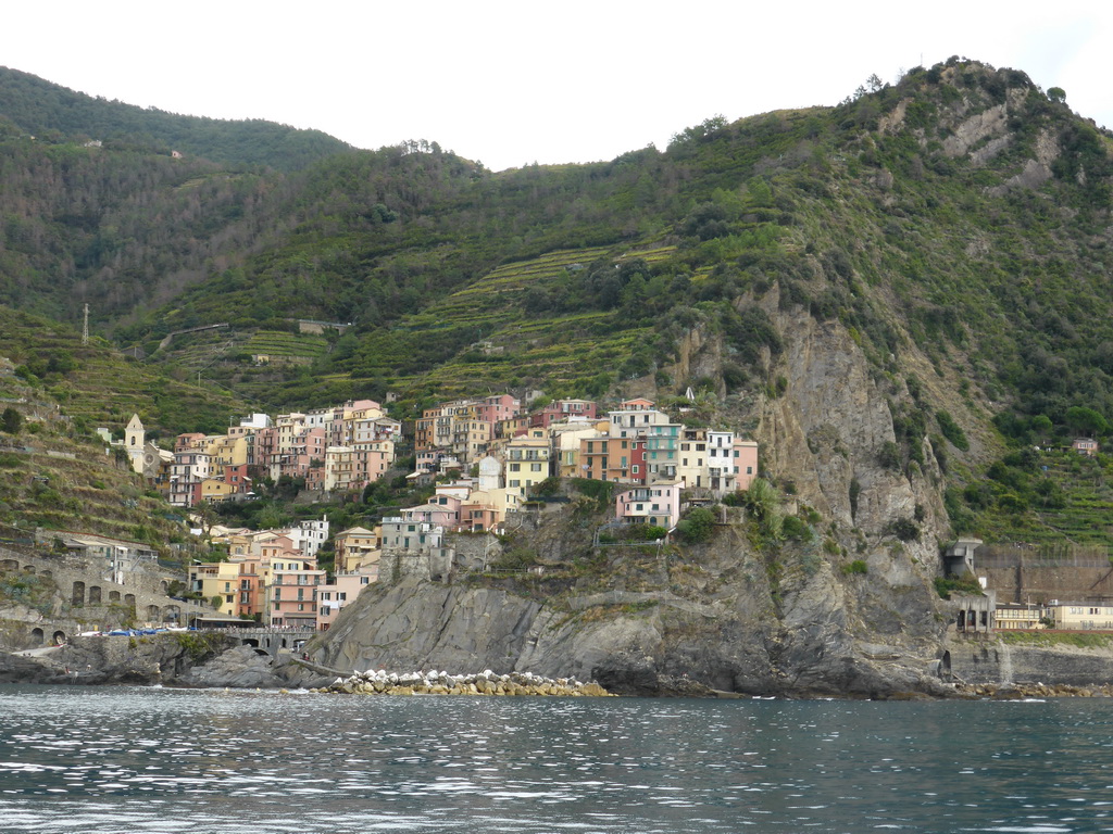 Manarola, viewed from the ferry from Vernazza