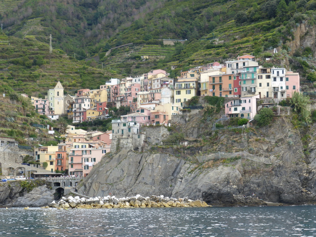 Manarola, viewed from the ferry from Vernazza