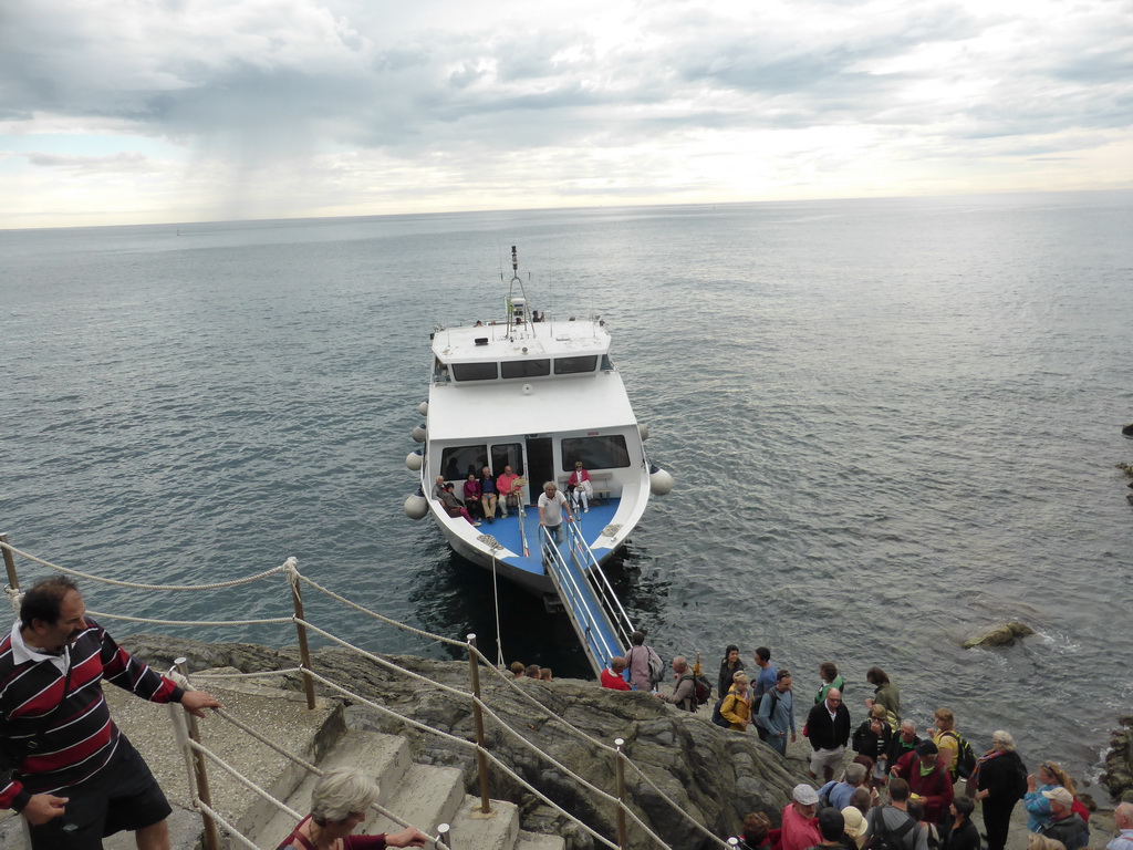 Ferry arriving at the harbour of Riomaggiore