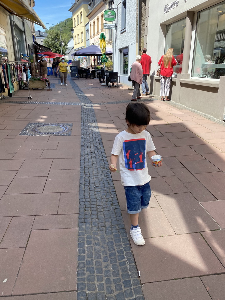 Max with an ice cream at the Grand Rue street