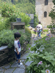 Miaomiao and Max at the eastern garden of Clervaux Castle