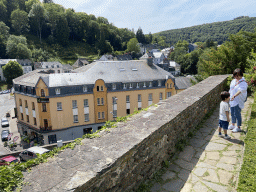 Miaomiao and Max at the southern garden of Clervaux Castle, with a view on the town center