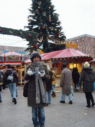 Miaomiao with glühwein at the Cologne Christmas Market (Weihnachtsmarkt am Kölner Dom)