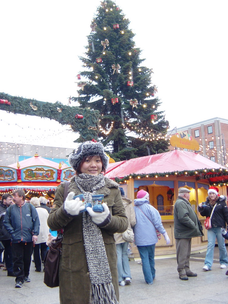 Miaomiao with glühwein at the Cologne Christmas Market