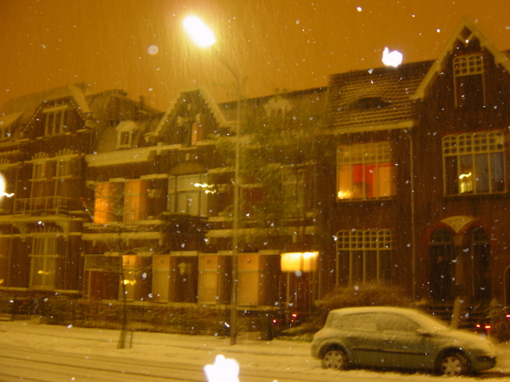 Snowy Stieltjesstraat street in Nijmegen, by night