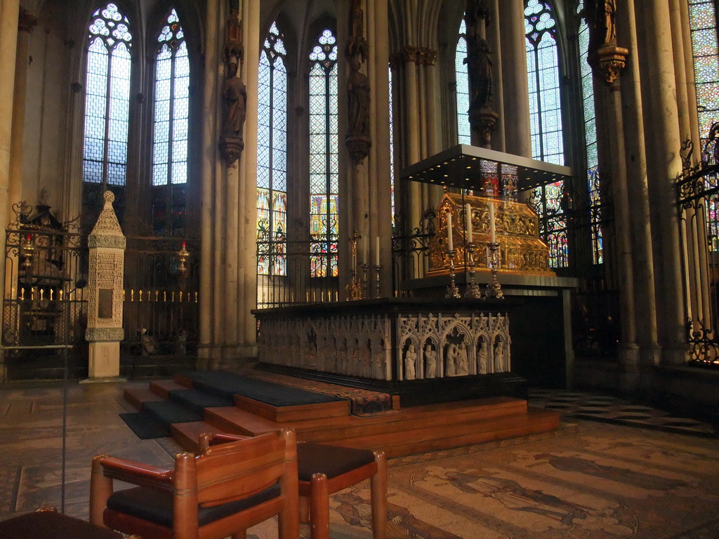 Choir and altar with the Shrine of the Three Holy Kings in the Cologne Cathedral