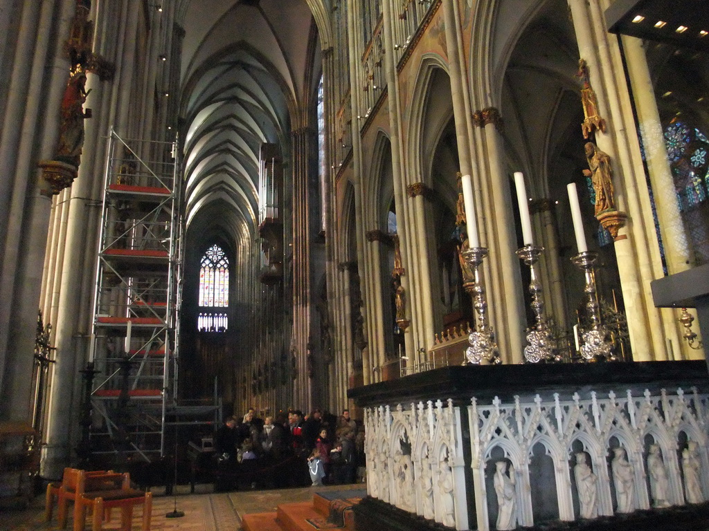 Nave, choir and altar of the Cologne Cathedral