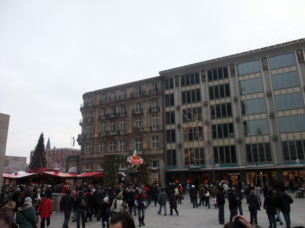 Buildings at the Domkloster street, and the entrance to the Cologne Christmas Market (Weihnachtsmarkt am Kölner Dom)