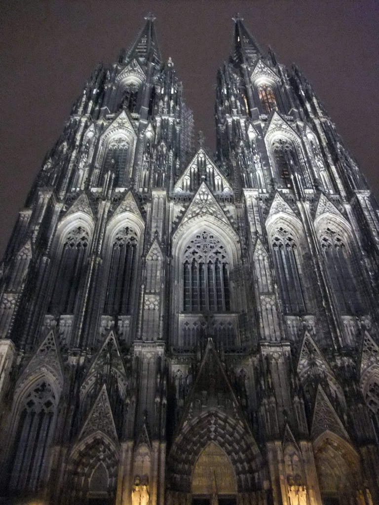 Front of the Cologne Cathedral, by night