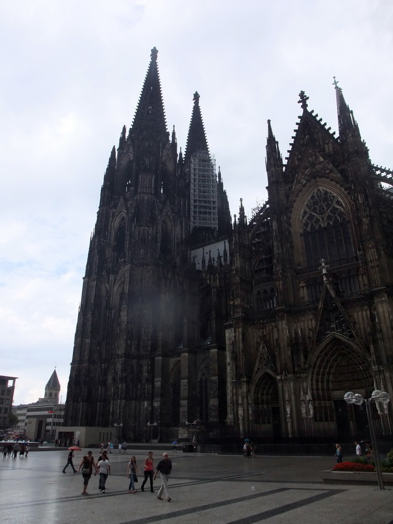 The Roncalliplatz square and the south side of the Cologne Cathedral