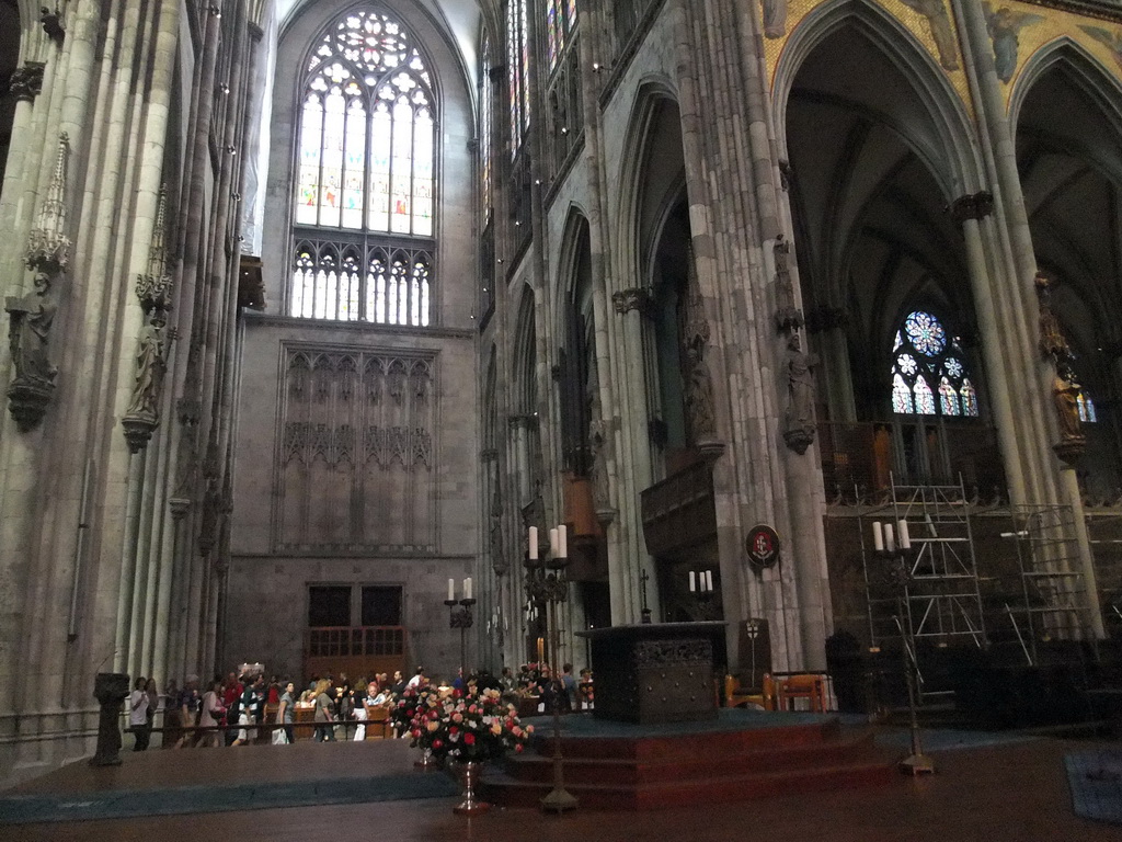 Altar and left transept of the Cologne Cathedral