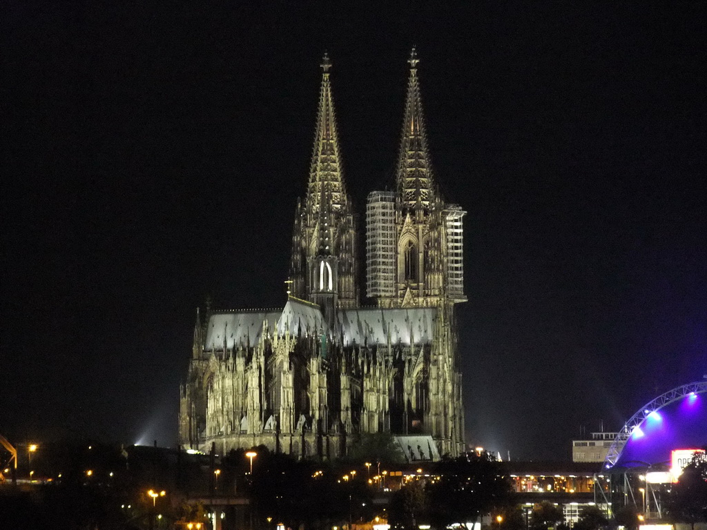 The Cologne Cathedral, viewed from the Kennedy-Ufer street, by night