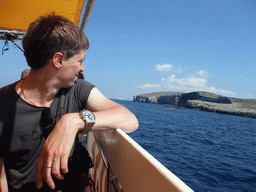 Tim on the Luzzu Cruises tour boat from Comino to Malta, with a view on the north coast of Comino and the Elephant Rock