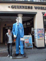 Tim with the statue in front of the Guinness World Records Museum at the Østergade street