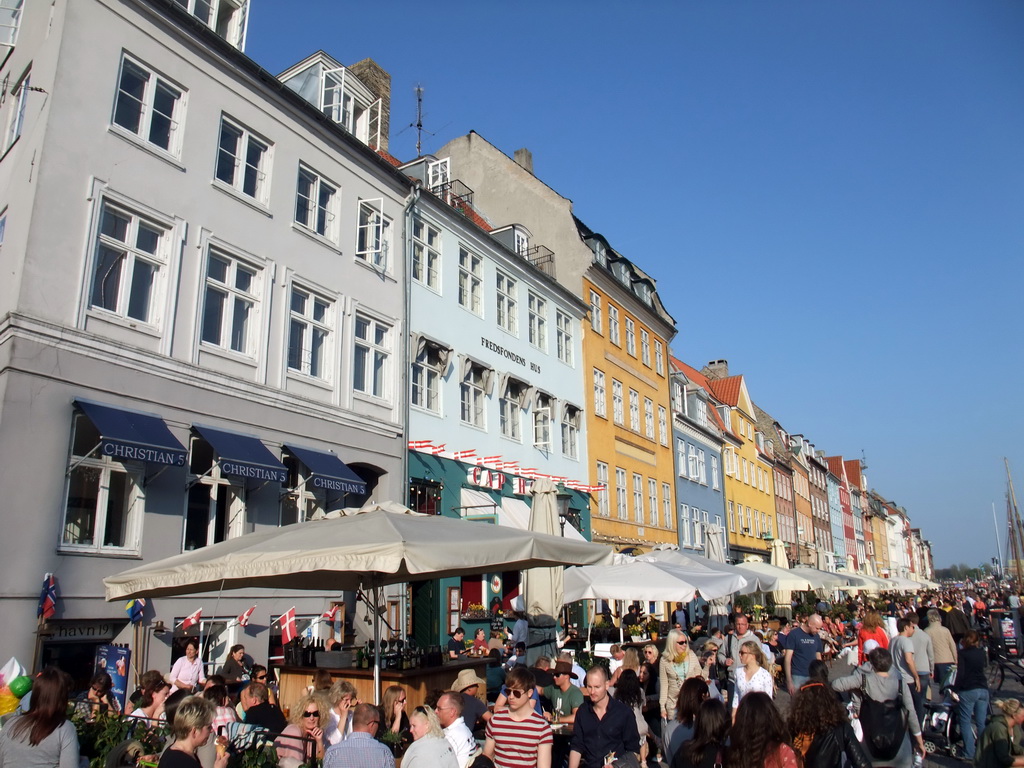 Restaurants with terraces at the north side of the Nyhavn harbour