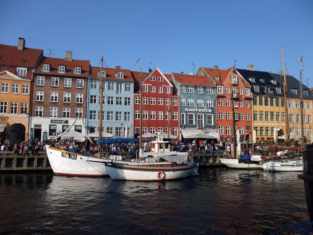 Boats, houses and restaurants at the north side of the Nyhavn harbour