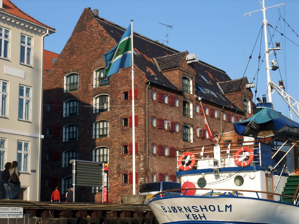 Boat and the 71 Nyhavn Hotel at the north side of the Nyhavn harbour, viewed from the DFDS Canal Tours boat