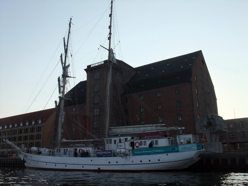 The Royal Cast Collection building and a boat, viewed from the DFDS Canal Tours boat