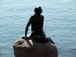 Statue `The Little Mermaid` at the Langelinie pier