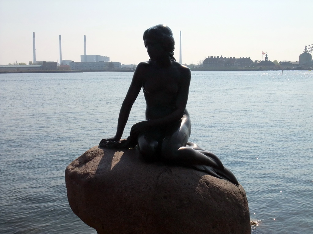 Statue `The Little Mermaid` at the Langelinie pier