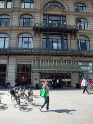 Miaomiao in front of the Magasin department store at Kongens Nytorv square