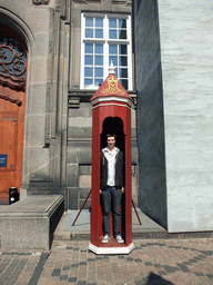 Tim in a guardhouse at the inner square of Christiansborg Palace