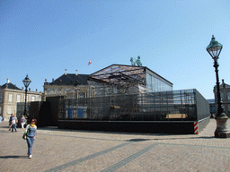 Miaomiao with the equestrian statue of King Frederick V at Amalienborg Palace, under renovation