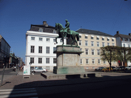 copenhagen_1_368 - 244 kb - 1024x768 - St. Ann`s Square with an equestrian statue of King Christian X St. Ann`s Square with an equestrian statue of King Christian X