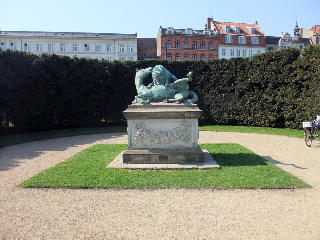 Statue `Løven og Hesten` at the Rosenborg Castle Gardens