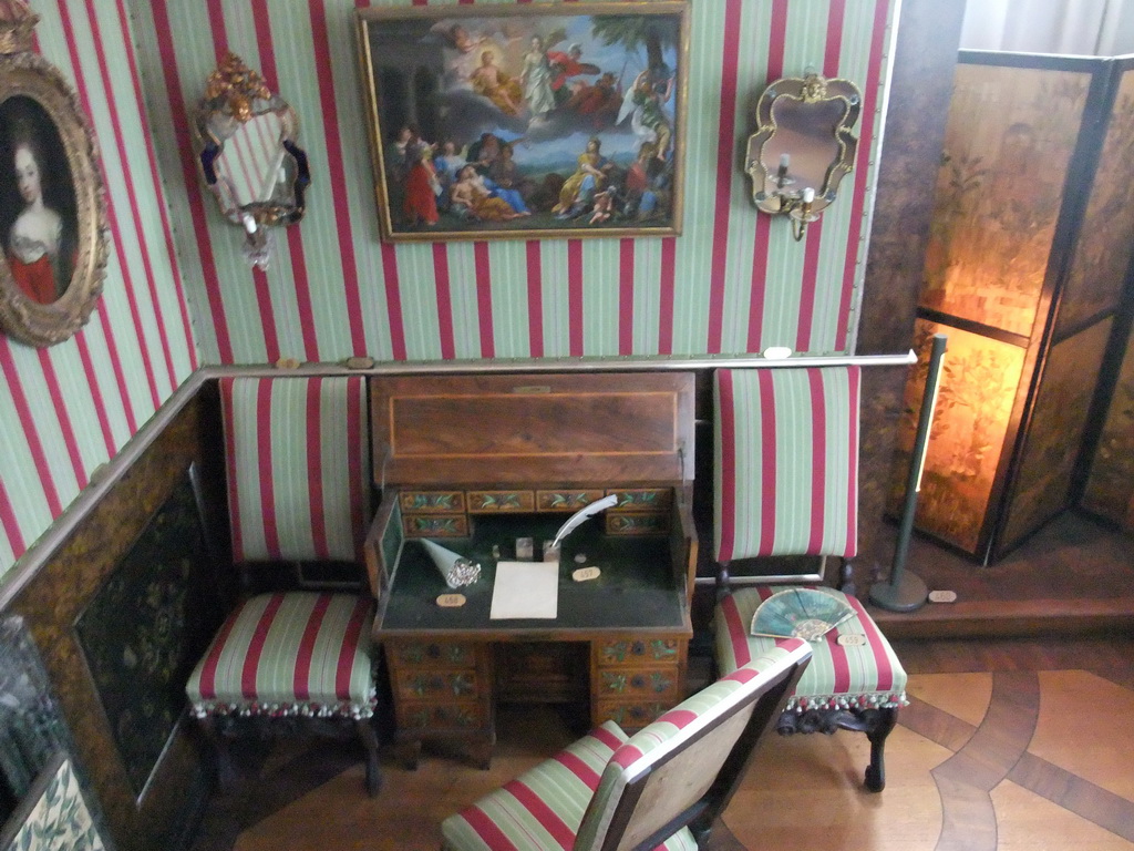 Writing table in the Garden Room at the ground floor of Rosenborg Castle