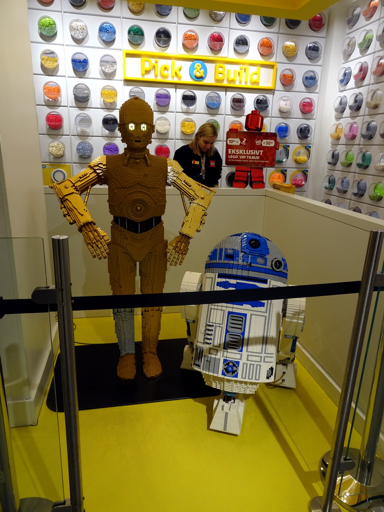 C-3PO and R2-D2 made out of LEGO bricks in the LEGO store at Vimmelskaftet street