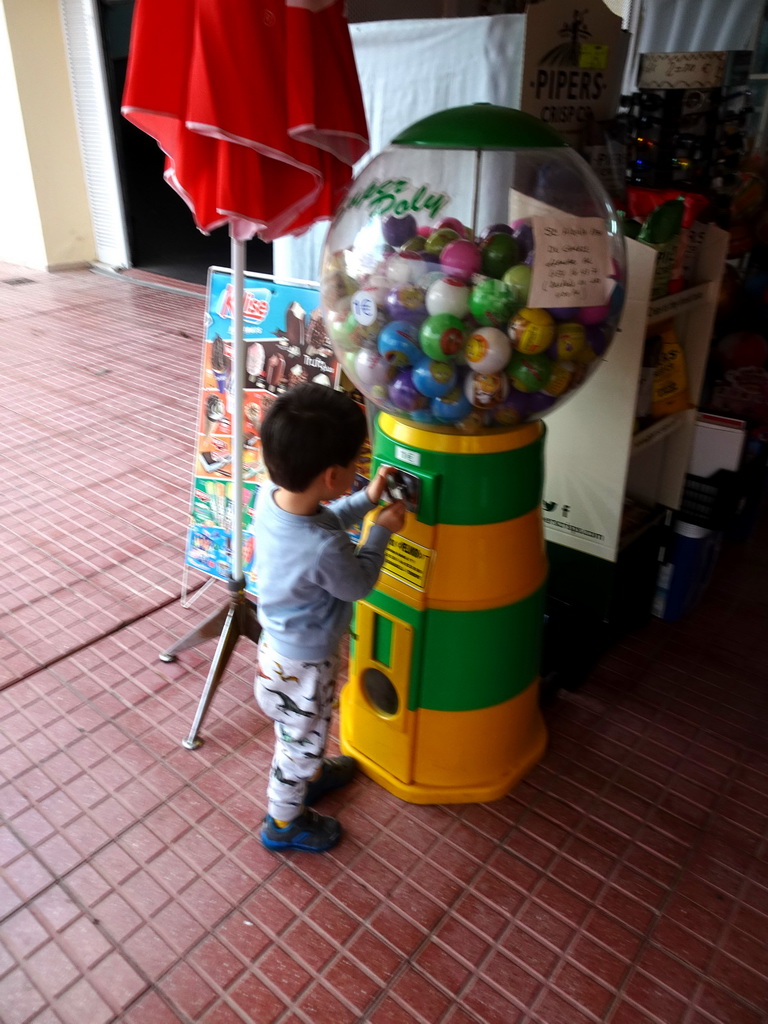 Max at the Mini Supermarket at the Calle las Artes street