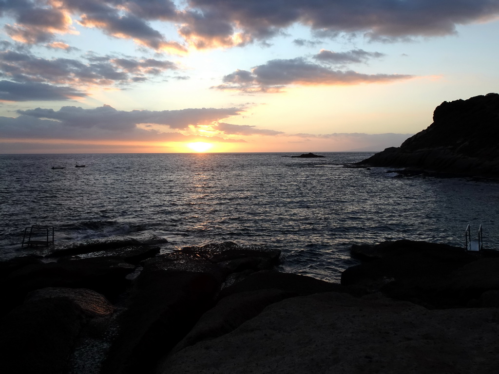 The Playa La Caleta beach and the La Cueva hill, at sunset