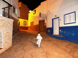 Max at the Calle B. La Caleta alley, by night
