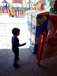 Max in front of the Drago Siam playground at the upper floor of the Siam Mall