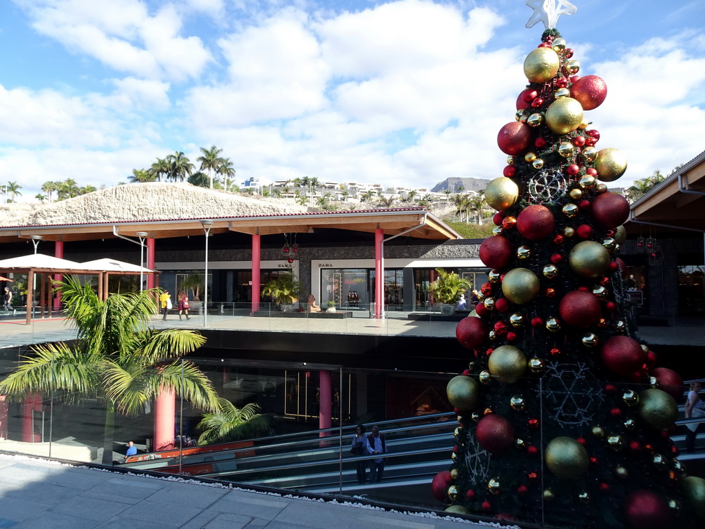 Upper floor of the Siam Mall, with a christmas tree