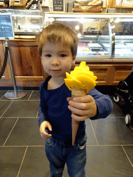 Max with a Gelato Tower ice cream at the Amorino shop at the ground floor of the Siam Mall