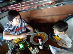 Miaomiao and Max having lunch at the Restaurante La Caleta