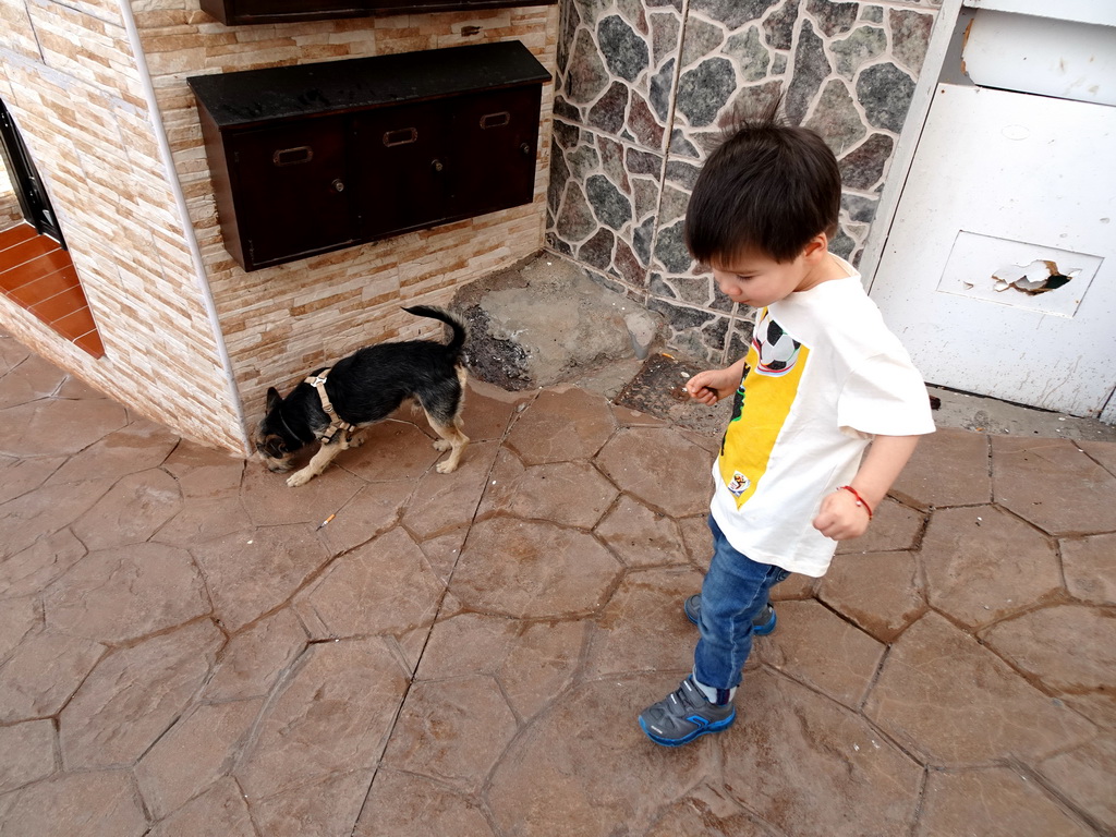 Max and a dog at the Calle El Muelle street