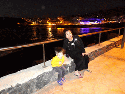 Miaomiao and Max at the Calle los Pescadores street, with a view on the restaurants on the north side, by night