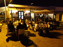 Front of the Restaurante El Caldero at the Calle los Pescadores street, by night