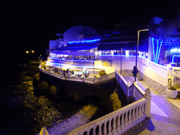 Front of the Restaurante Piscis Terraza, viewed from the playground at the Calle los Pescadores street, by night