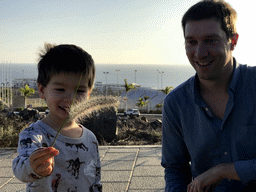 Tim and Max with a flower at the Avenida de los Acantilados street