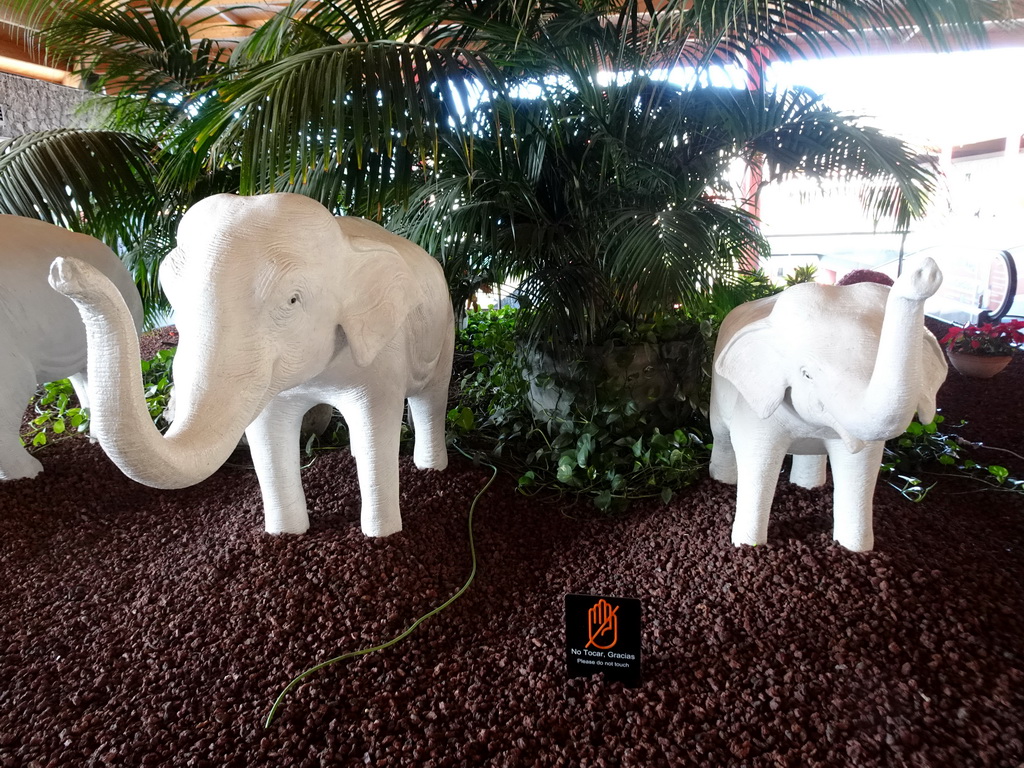 Elephant statues at the ground floor of the Siam Mall