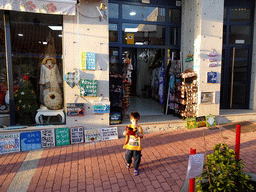 Max in front of the Mundo`s shop at the Calle El Muelle street