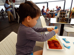 Max eating meatballs and french fries at the Restaurante La Farola del Mar