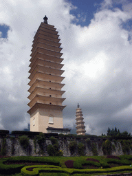 Qianxun Pagoda and sibling pagoda of the Three Pagodas