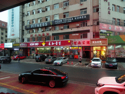 dalian_037 - 348 kb - 1024x768 - Front of the Yon Ho restaurant at Hongmei South Street Front of the Yon Ho restaurant at Hongmei South Street